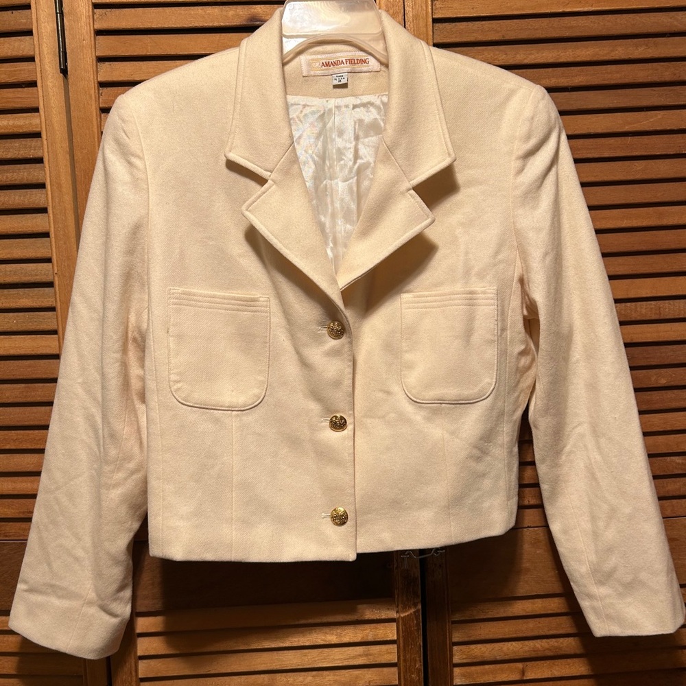 Vintage Amanda Fielding Elegant Cream Wool Short Blazer with Gold Buttons